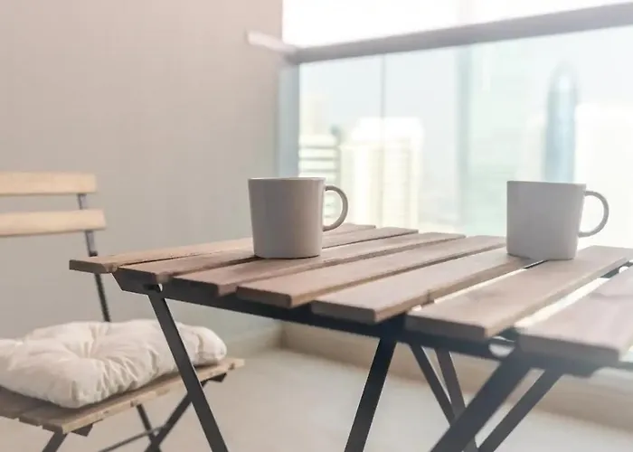 Brand New Studio With Burj Khalifa & Canal View - Elite Residence Business Bay Dubaï acceptant les animaux