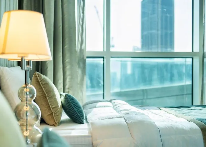 Plush Homes - Lavish And Elegant 2 Bedroom With Dubai Skyline View