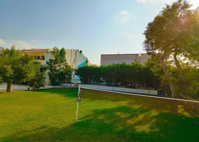 Villa Alice'S Wonderland Dubai mit Pool