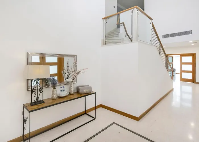 Fam Living - Palm Jumeirah - Beach Villas With Private Pool Dubai