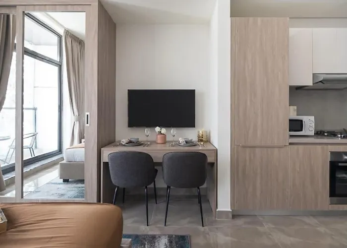 Frank Porter - Majestique Residence 2 Dubai