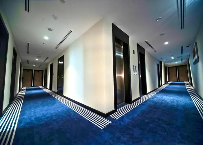 Kingsgate Canal Hotel By Millennium Dubái