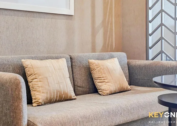 Sleek Studio In Prive With Stunning Canal View Dubai