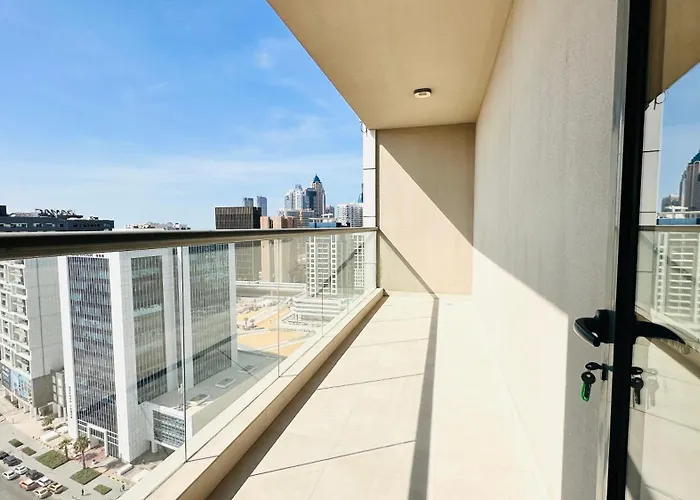 Upscale Apartment At Oval Tower Near Downtown With Balcony And Parking By Belvilla Dubai