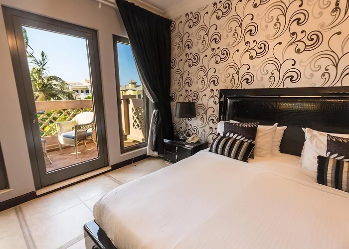 Yanjoon Holiday Homes - Palm Jumeirah Frond A Villas Dubaï avec Piscine
