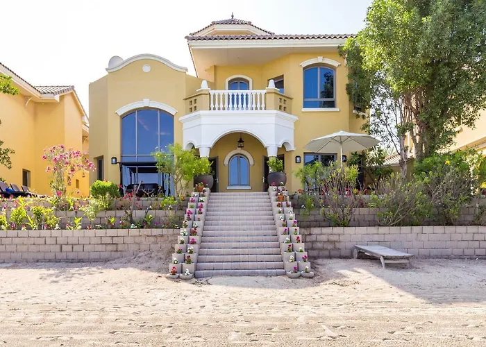 Chic 4Br Villa With Assistant Room And Private Pool On Palm Jumeirah By Deluxe Holiday Homes Dubai